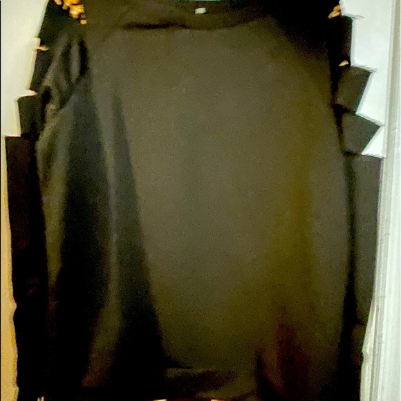 Black top with peek a boo leopard rips down arms - Picture 1 of 3